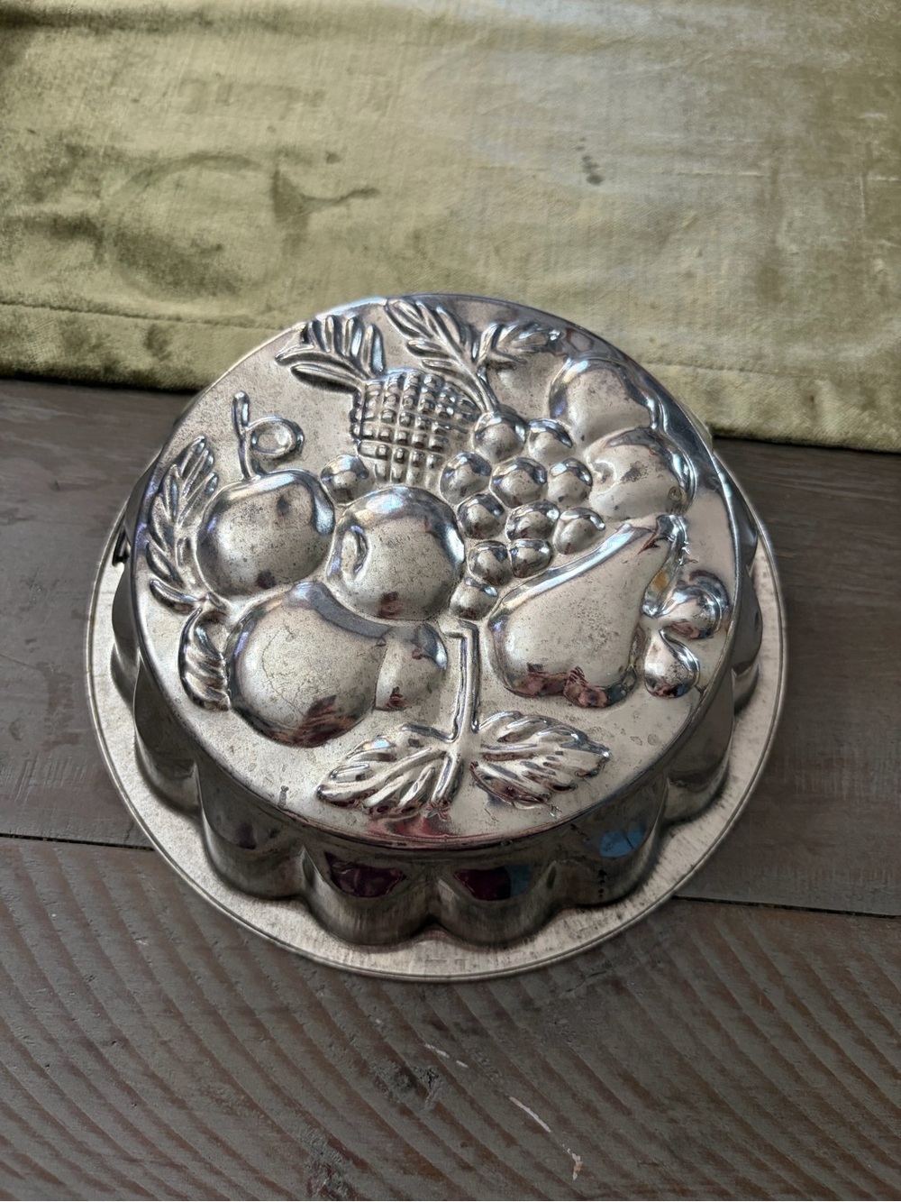 Decorative Silver Fruit-Embossed Metal Jelly Mold
